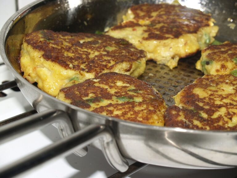 Fiskefrikadeller på panden