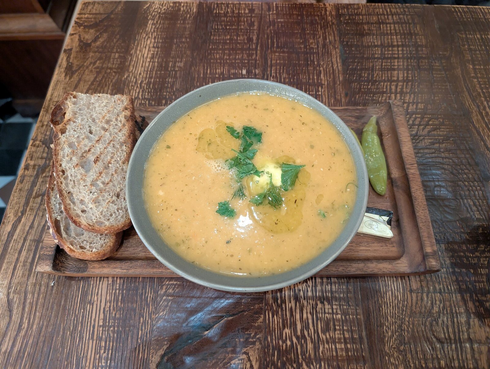 Rød linsesuppe